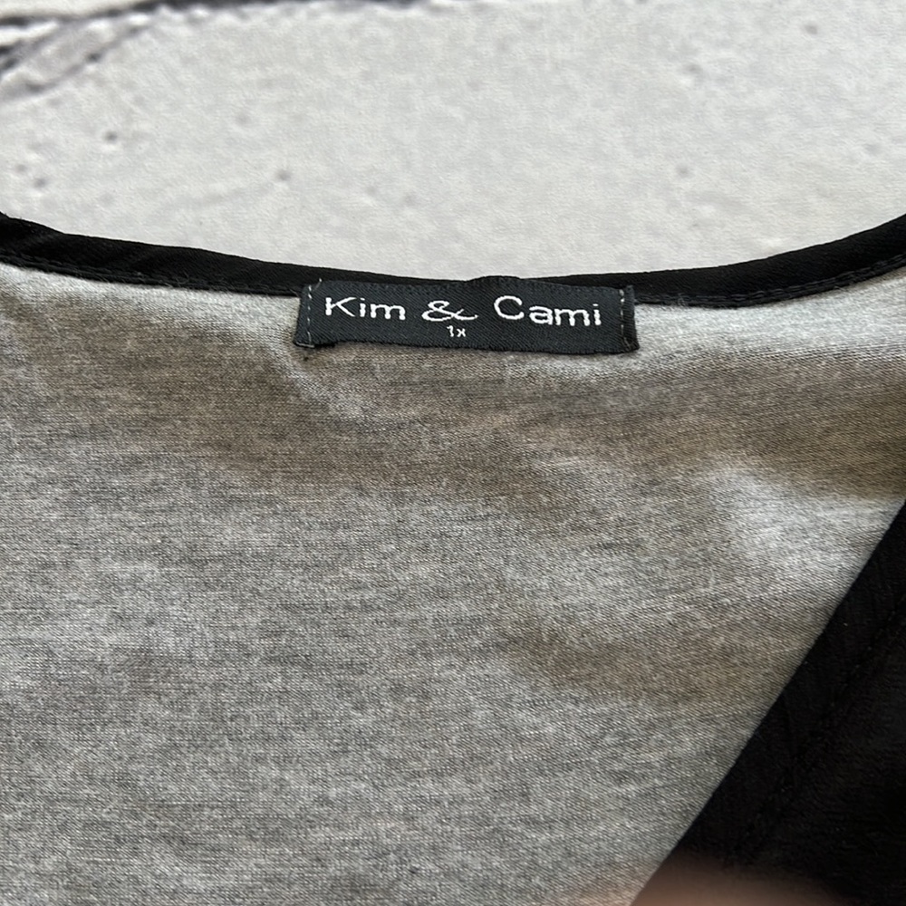 Kim & Cami blouse. - Picture 3 of 4
